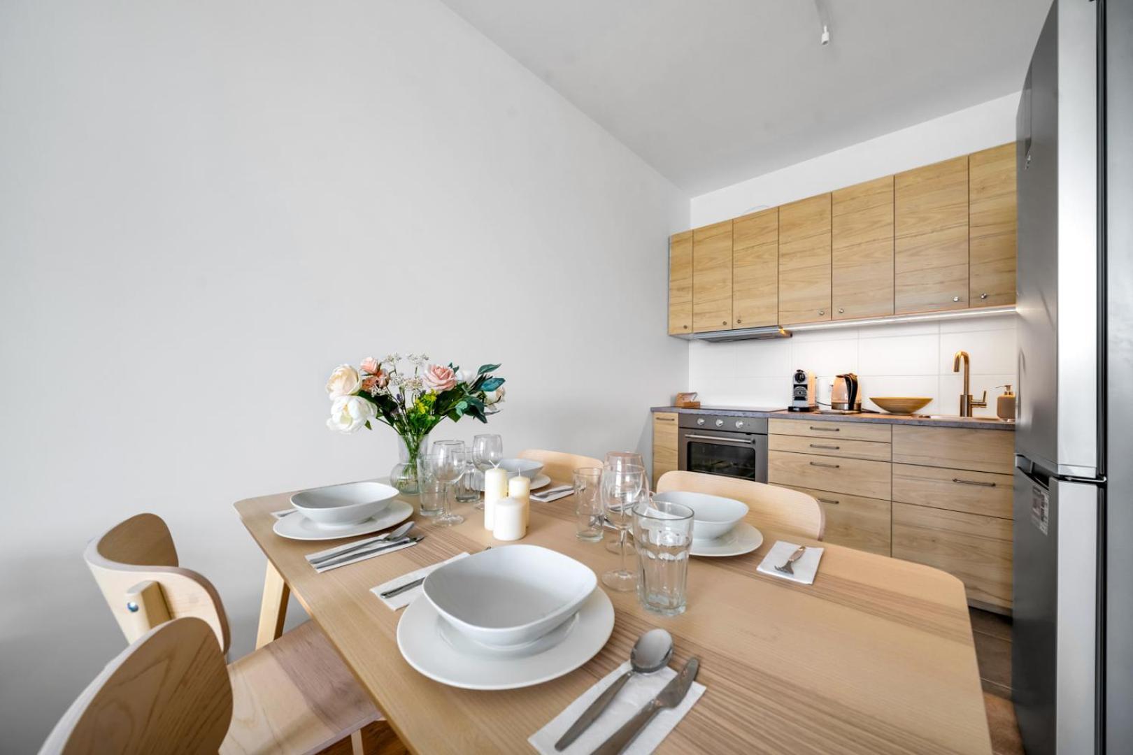 Praga - Workspace, Balcony And Parking By Rentujemy