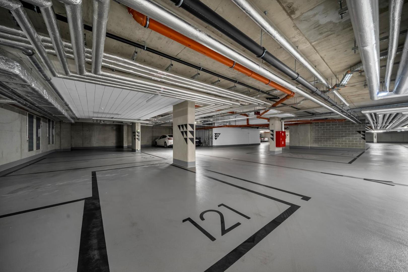 Praga - Workspace, Balcony And Parking By Rentujemy Leilighet *
