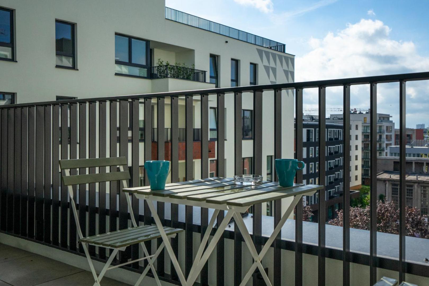 Praga - Workspace, Balcony And Parking By Rentujemy Leilighet *